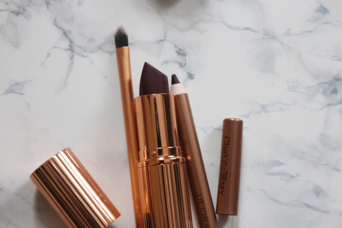 Applying Charlotte Tilbury Lip Cheat liner